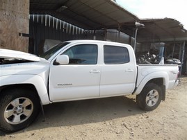 2011 Toyota Tacoma White Crew Cab 4.0L AT 4WD #Z22108